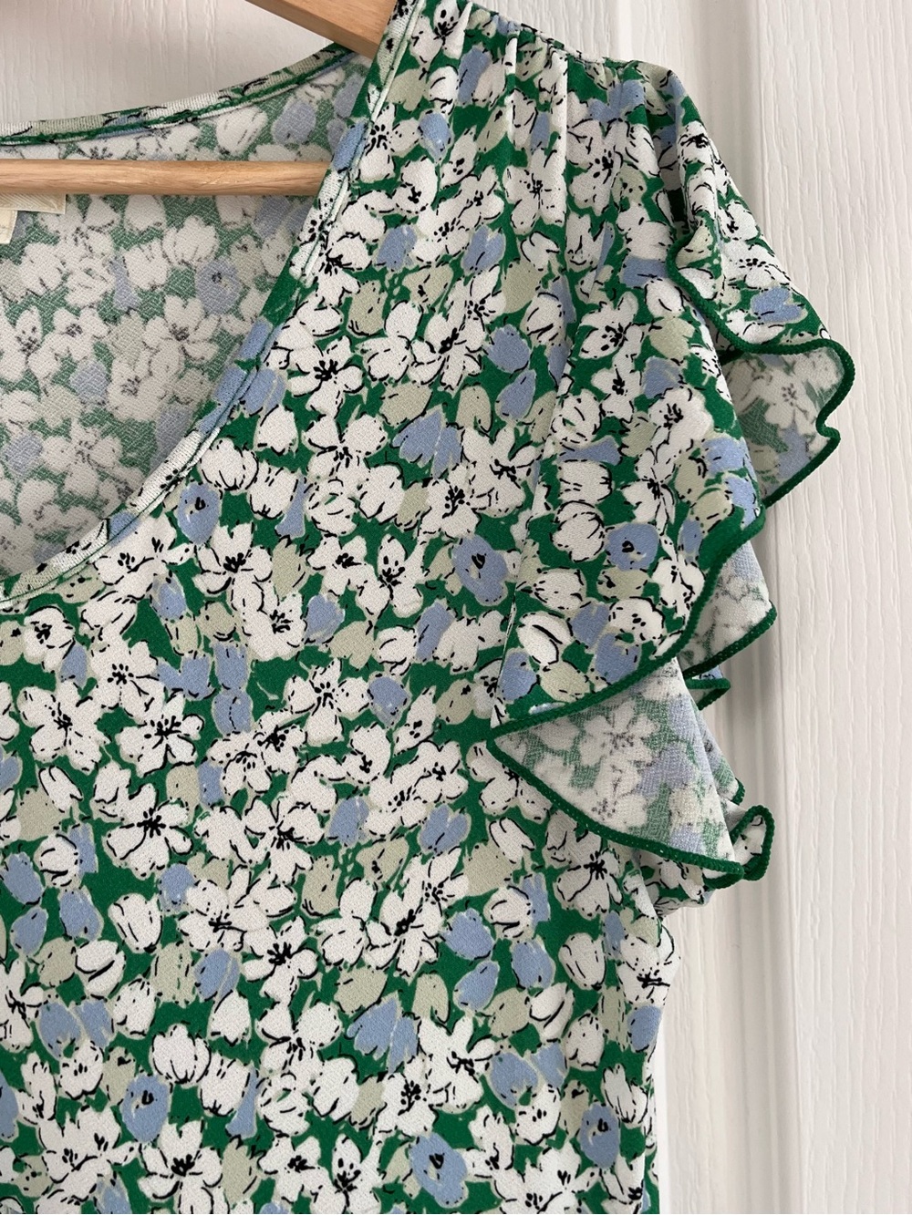 MAX STUDIO Green Floral Flutter Sleeve Tiered Dress Medium - Picture 4 of 13